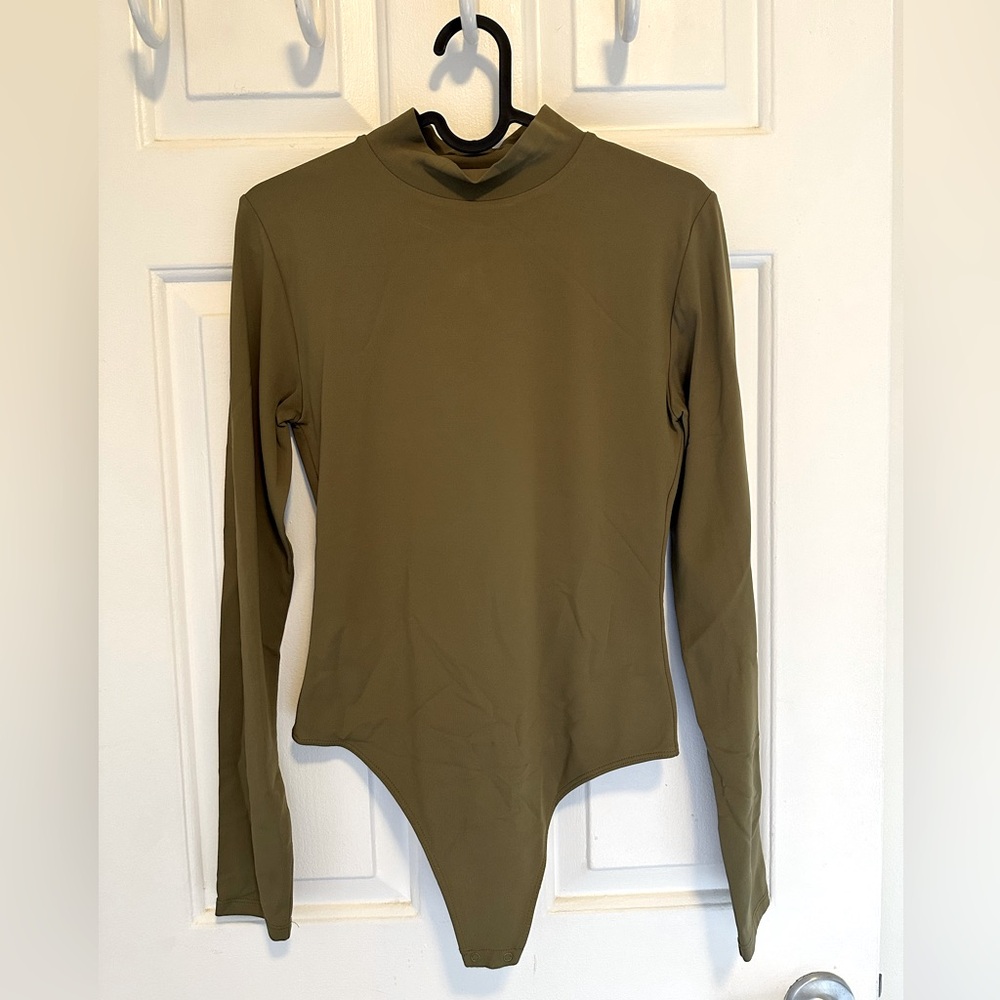 ARITZIA BABATON CONTOUR MOCK NECK BODYSUIT